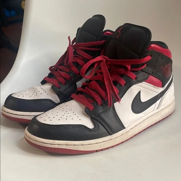 Nike Air Jordan Black and White Sneakers Mid Top - Picture 1 of 9